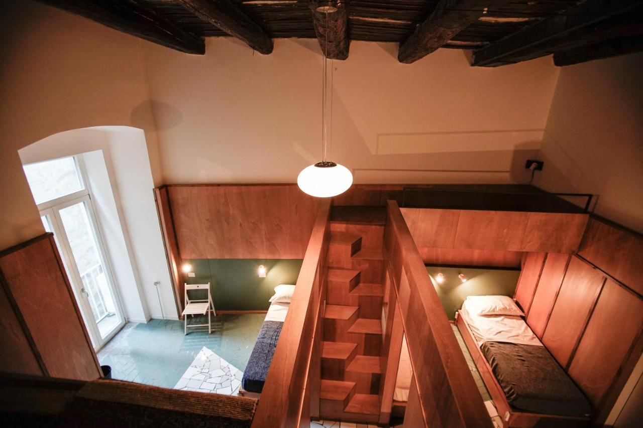 Posto Letto in Dormitorio Misto con 7 Letti