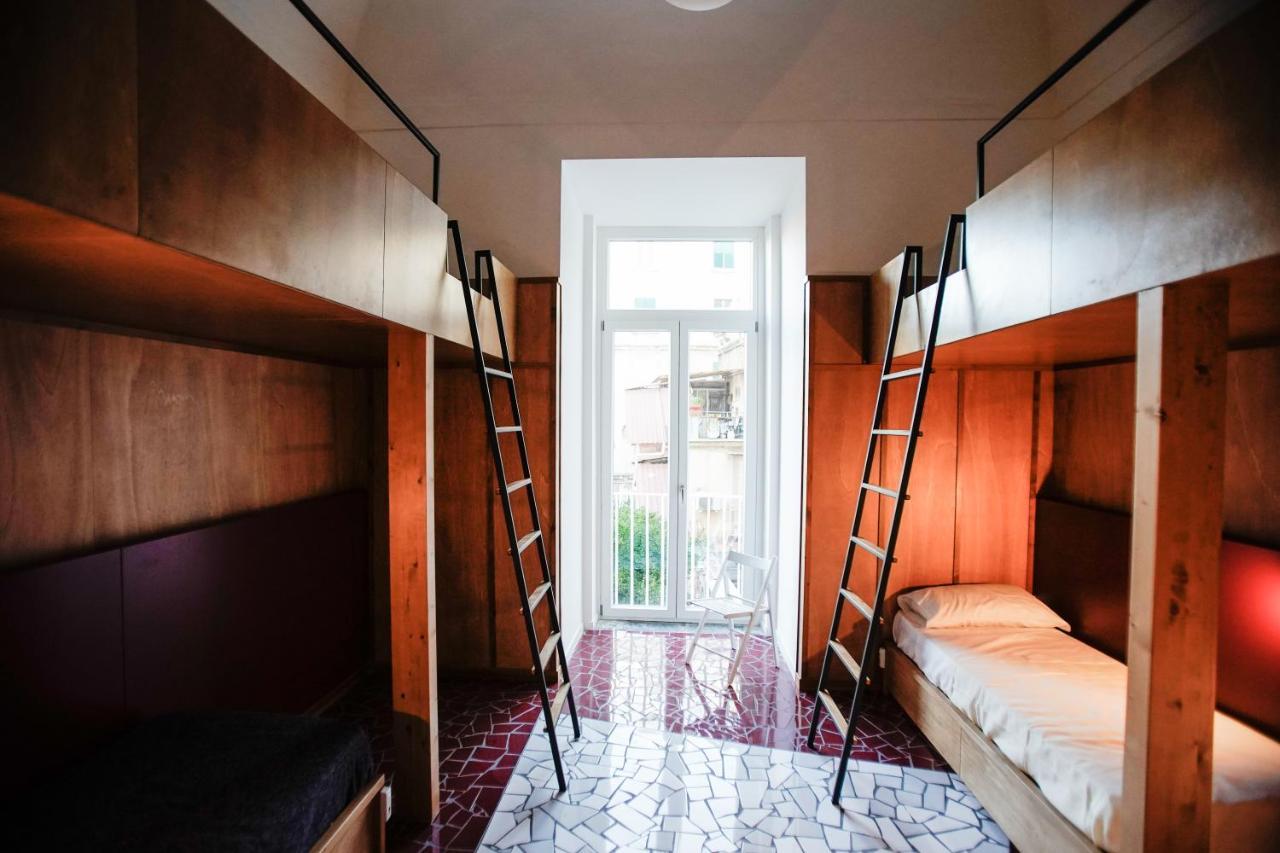 Posto Letto in Dormitorio Misto con 5 Letti