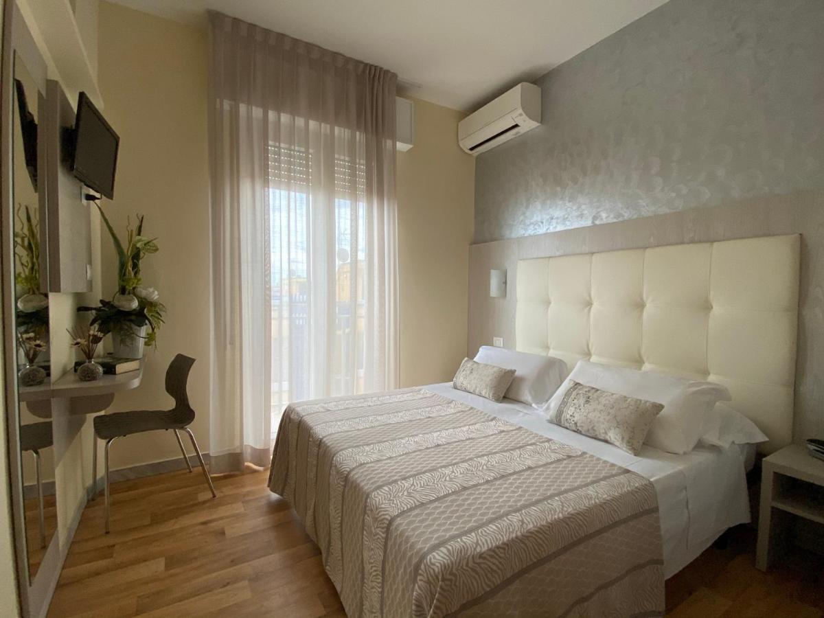 Camera Matrimoniale/Doppia con Letti Singoli con Vista Mare Laterale