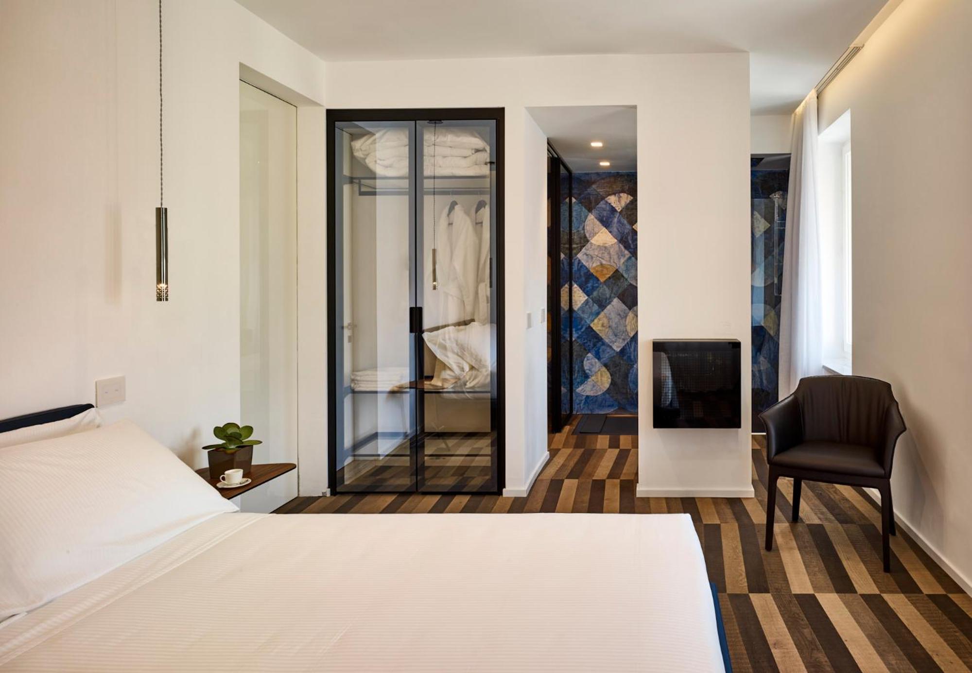 Queen Room,1216045837:JPEG