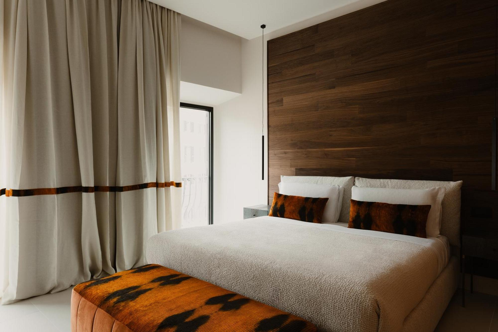 Suite con 2 Camere da Letto - Edificio Separato (Piazza di Spagna, 31)