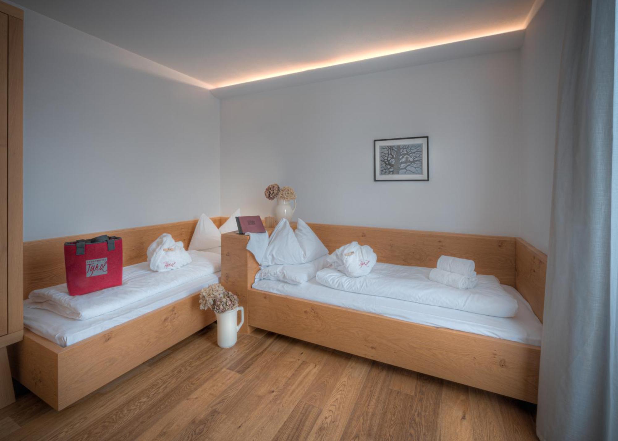 Suite,1533905437:JPEG