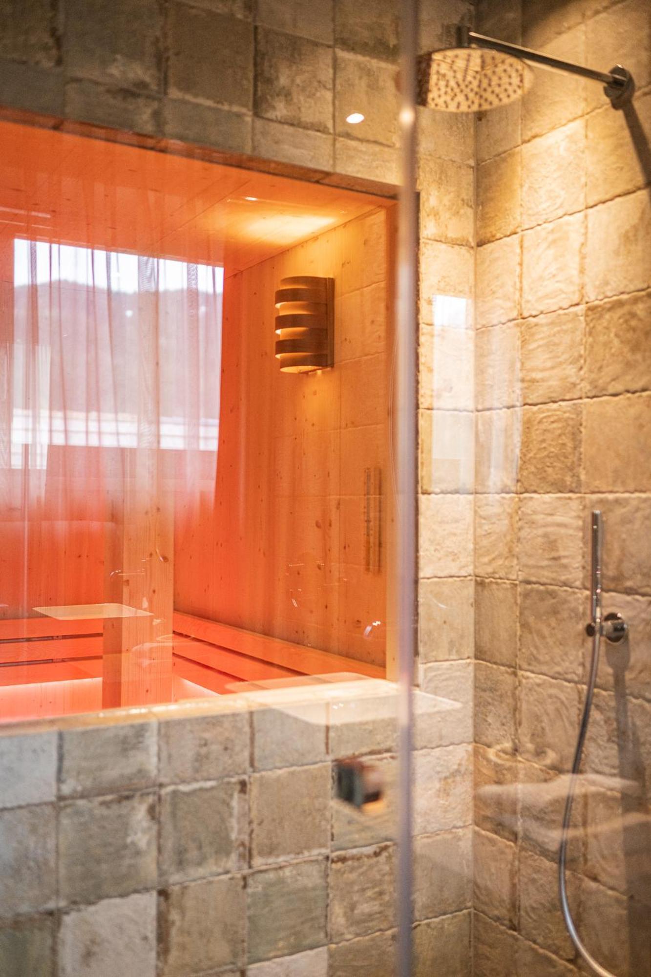 Superior Suite,1555970995:JPEG