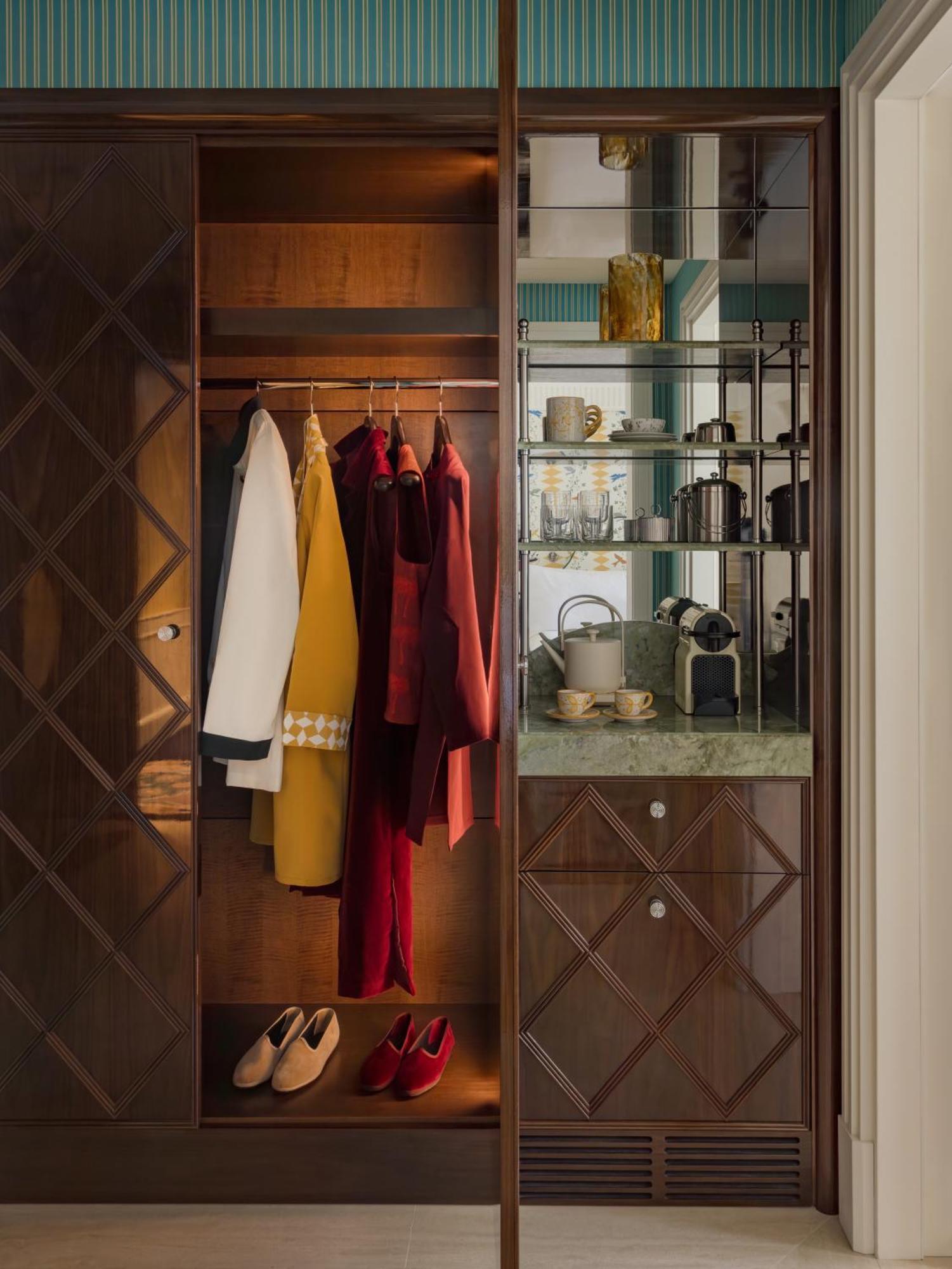 Junior Suite,1596385765:JPEG