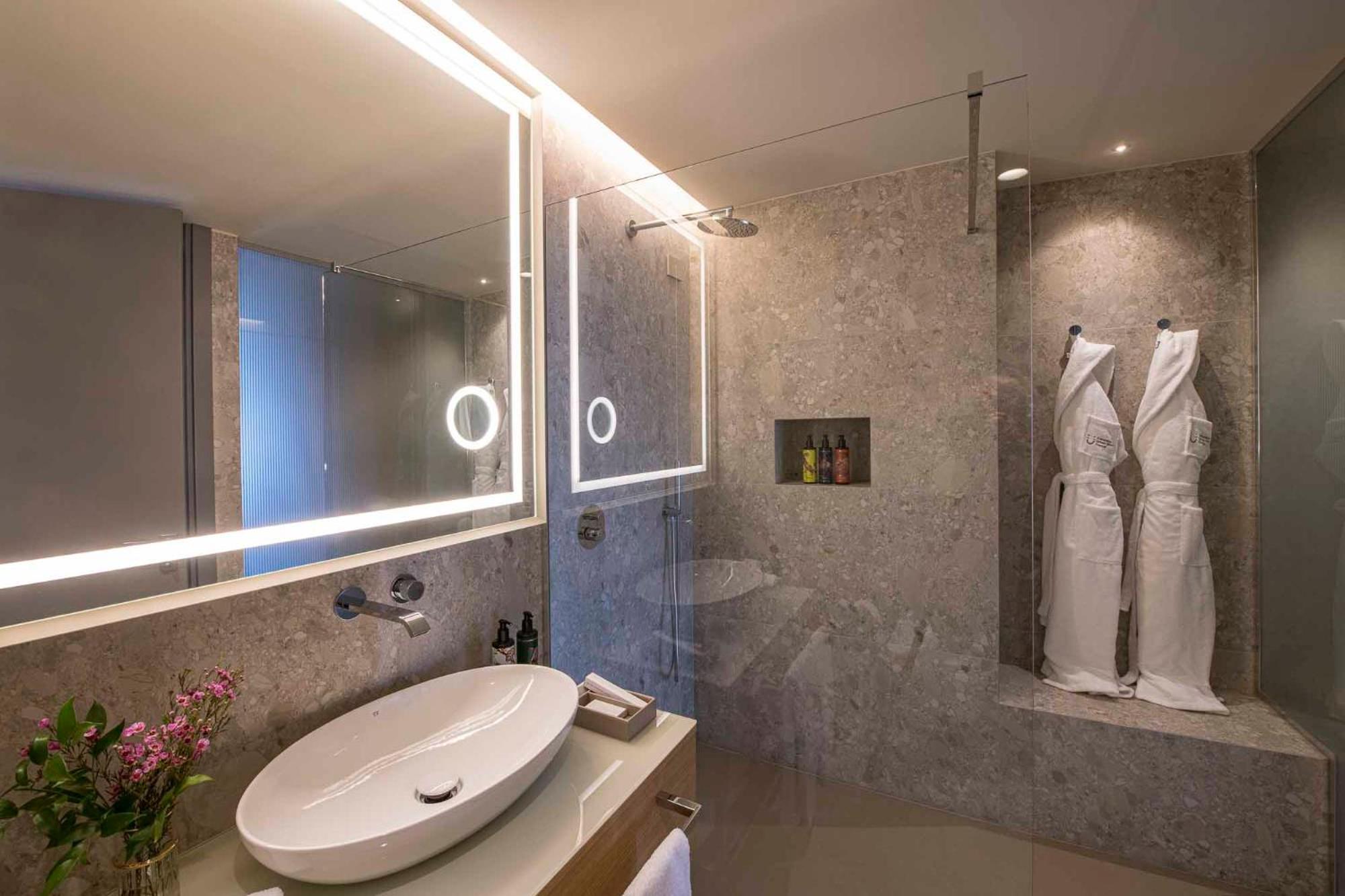 Deluxe Double Room One-time SPA access,1611692085:JPEG