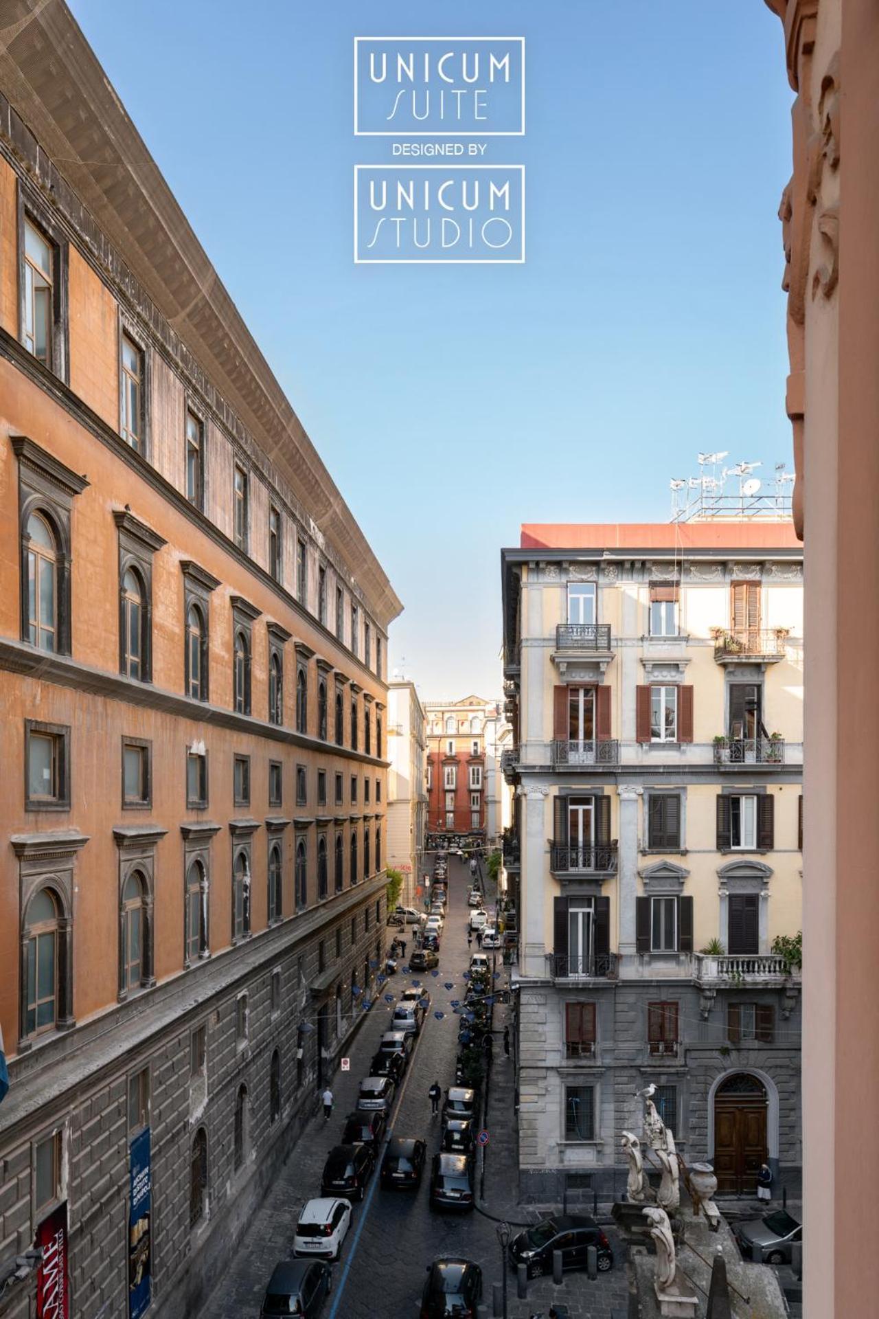 Camera King Deluxe con Vasca da Bagno Idromassaggio e Balcone