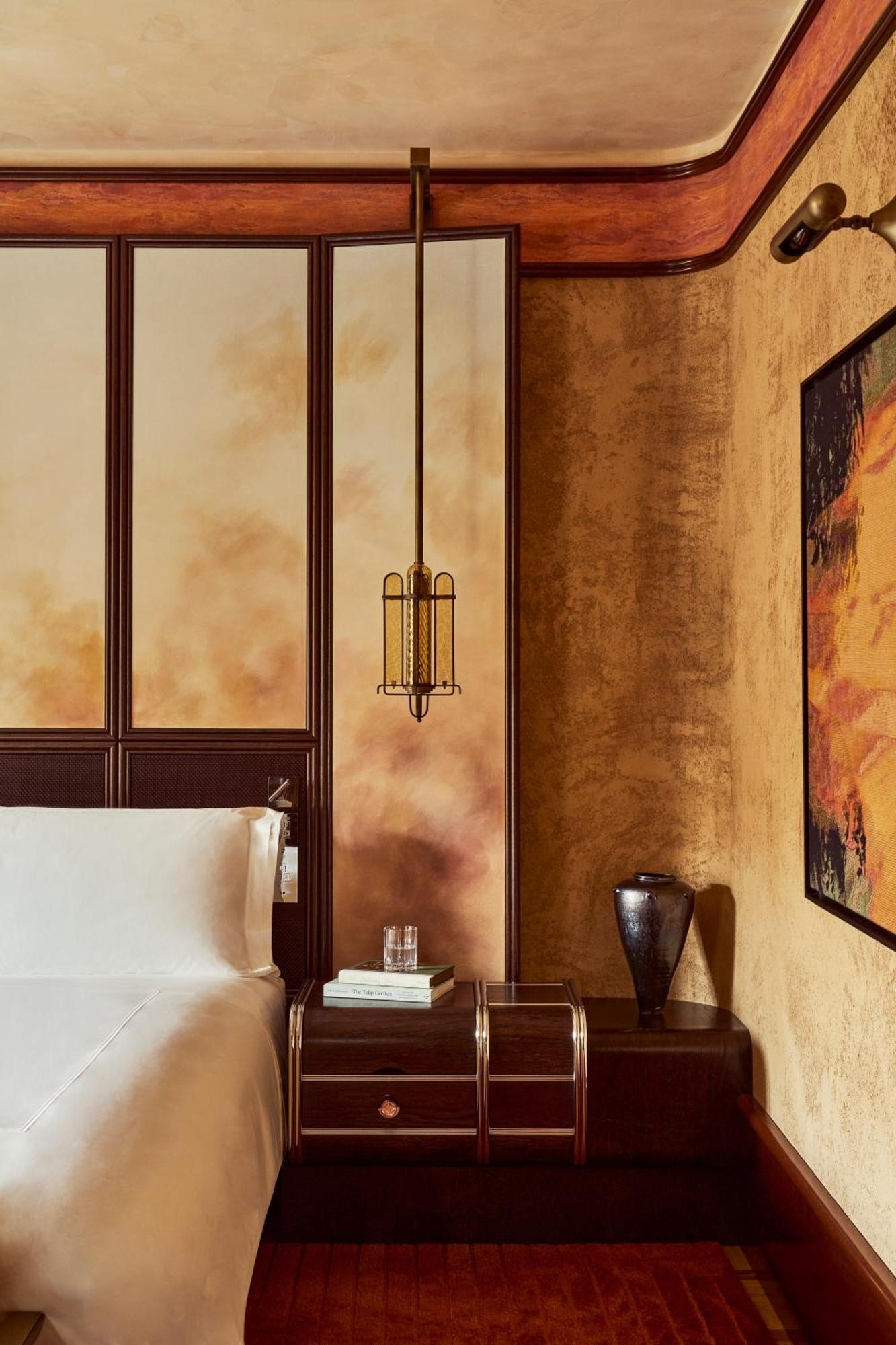 Superior Room,1742587504:JPEG