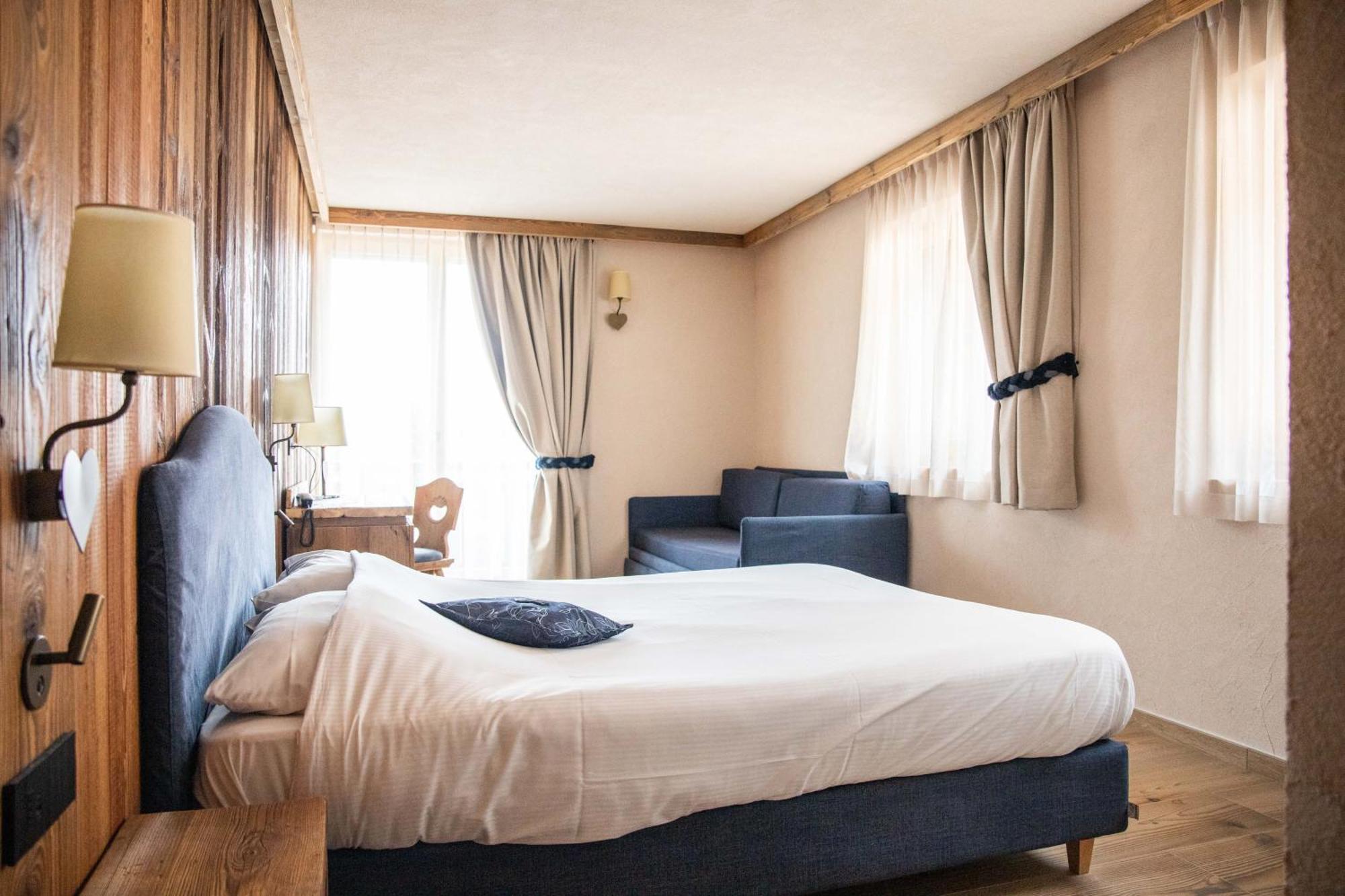 Deluxe Double Room with Balcony,1664661083:JPEG