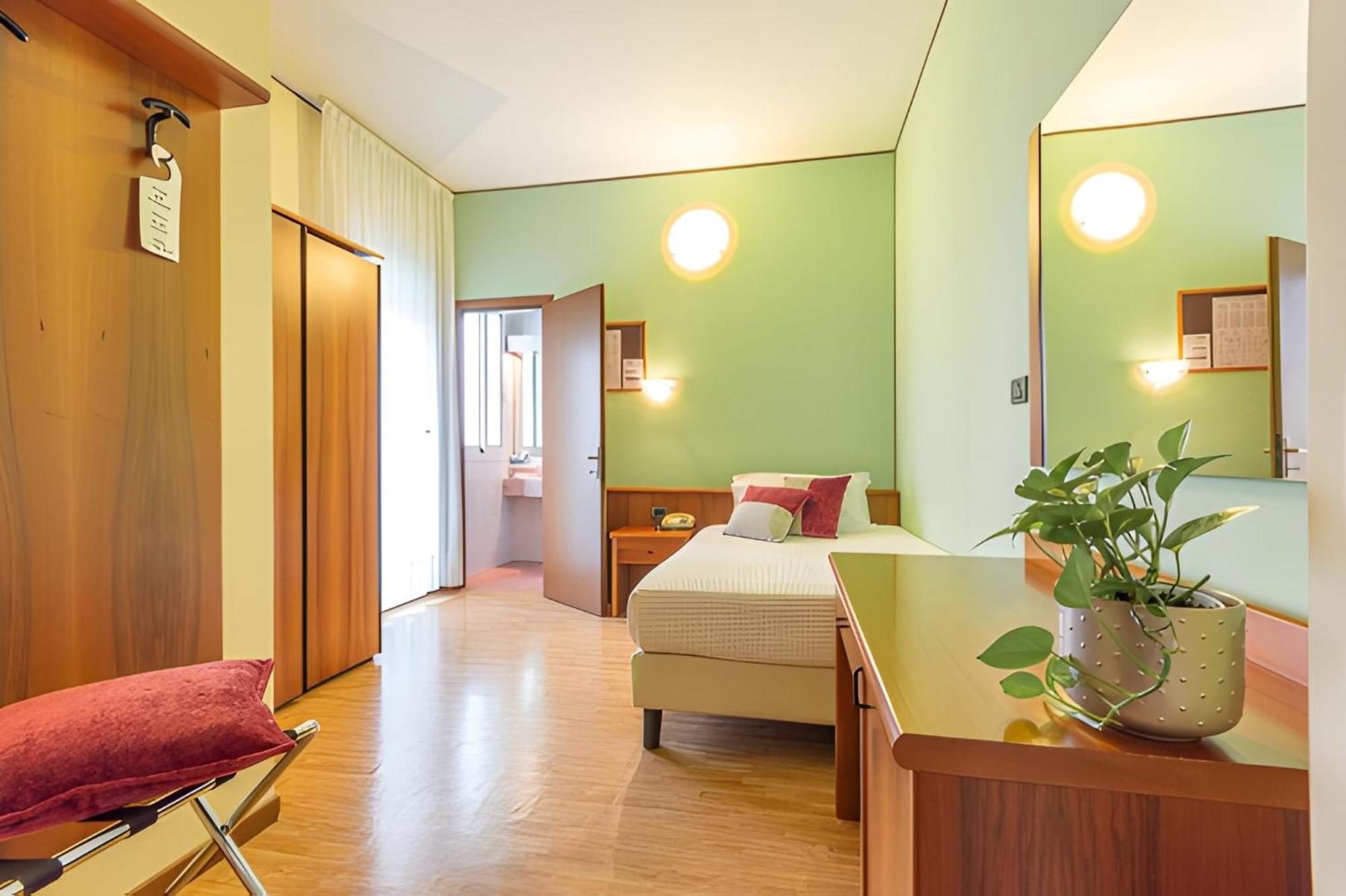 Single Room,1692106904:JPEG