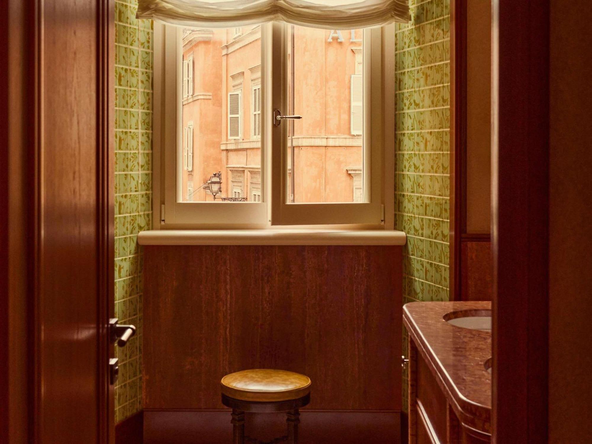 Junior Suite with Minerva Square View