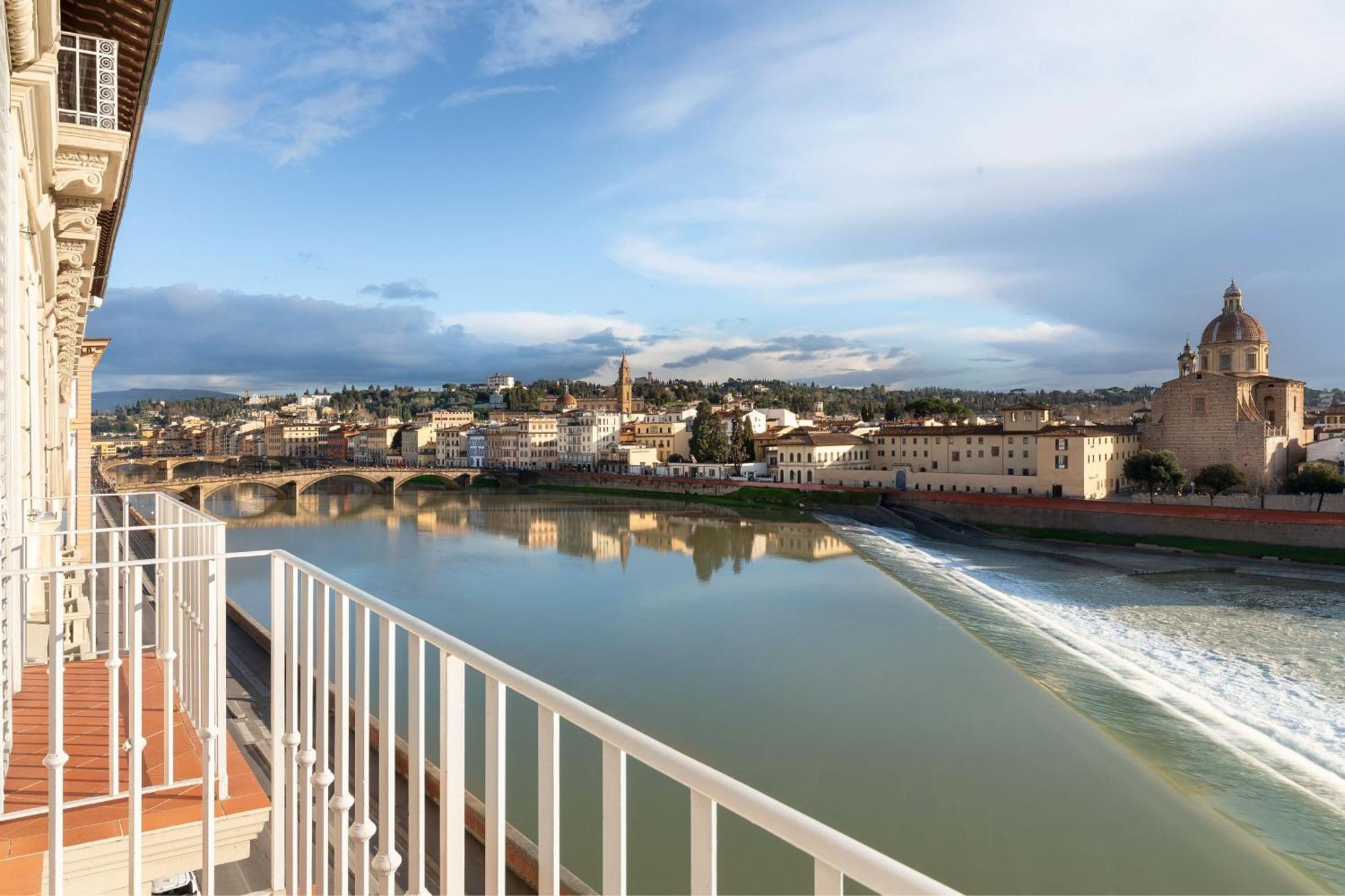 Junior Suite Arno 1 Bedroom Junior Suite Arno River view