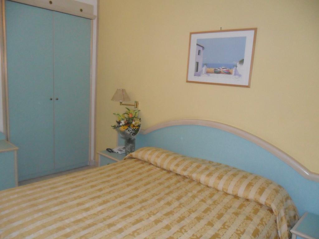 Triple Room Partial Sea View