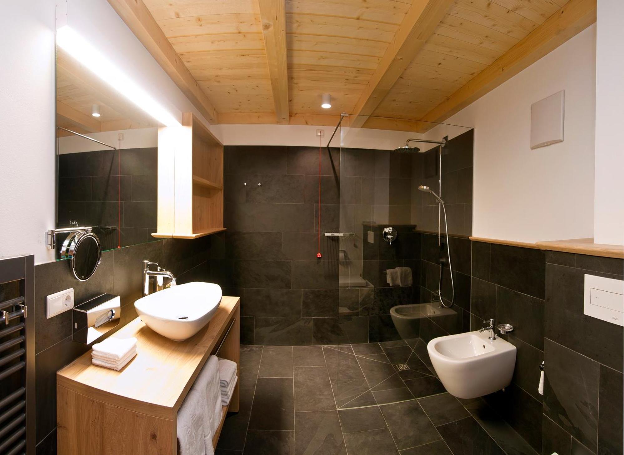 One-Bedroom Apartment,1588102237:JPEG