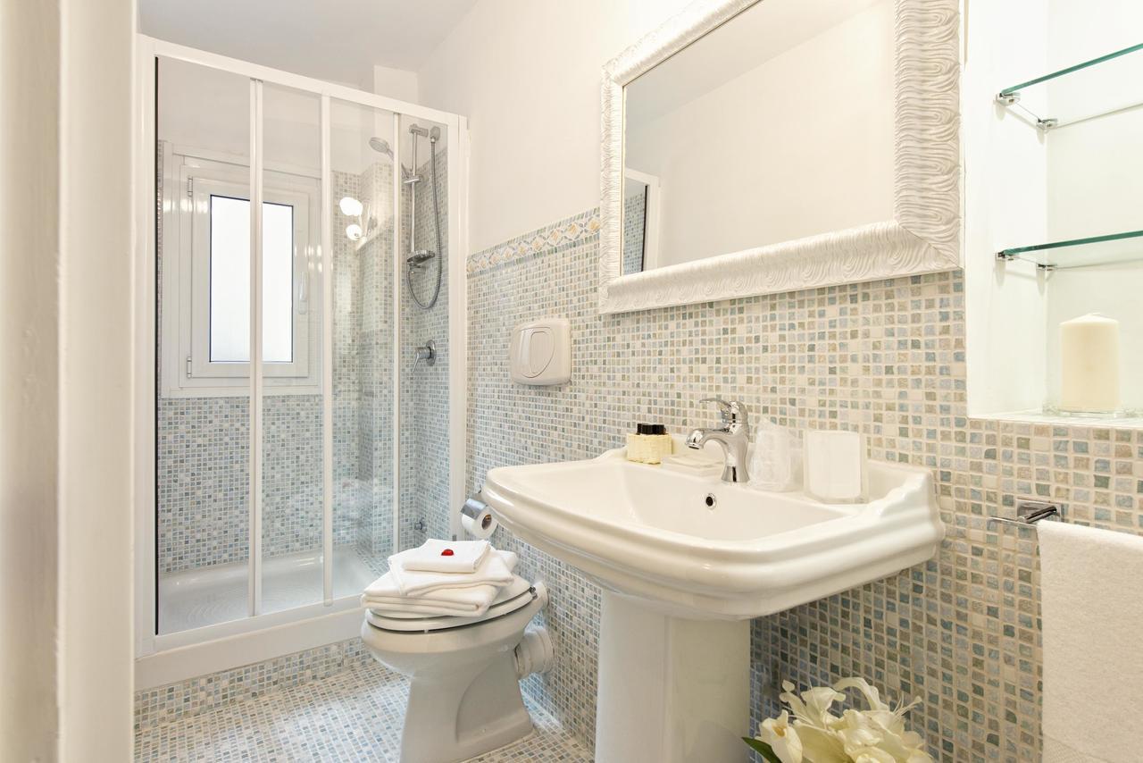 Camera Matrimoniale/Doppia con Letti Singoli con Bagno Privato