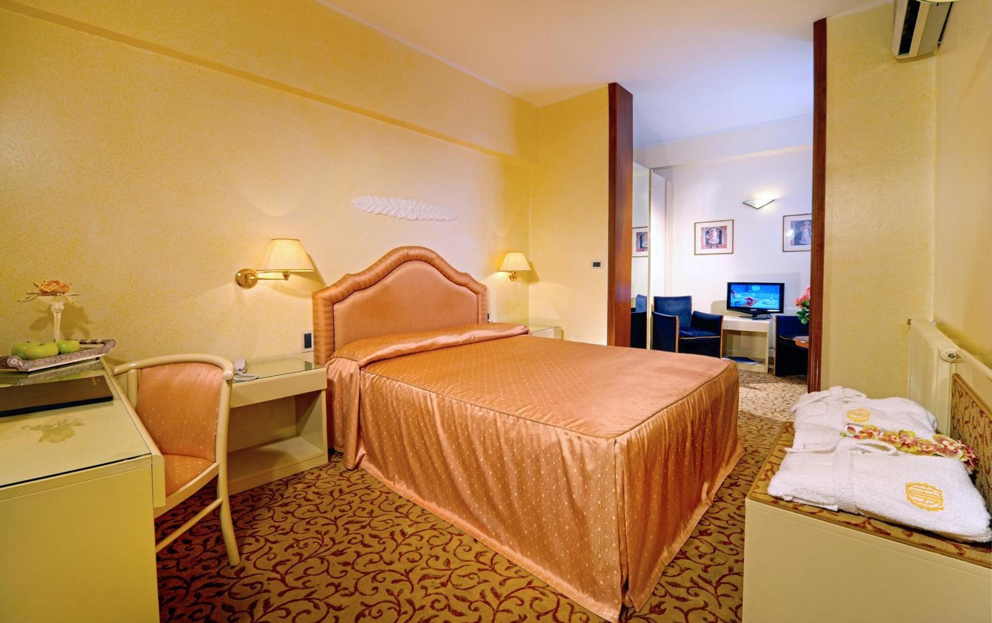 Small Double Room,1216418935:JPEG