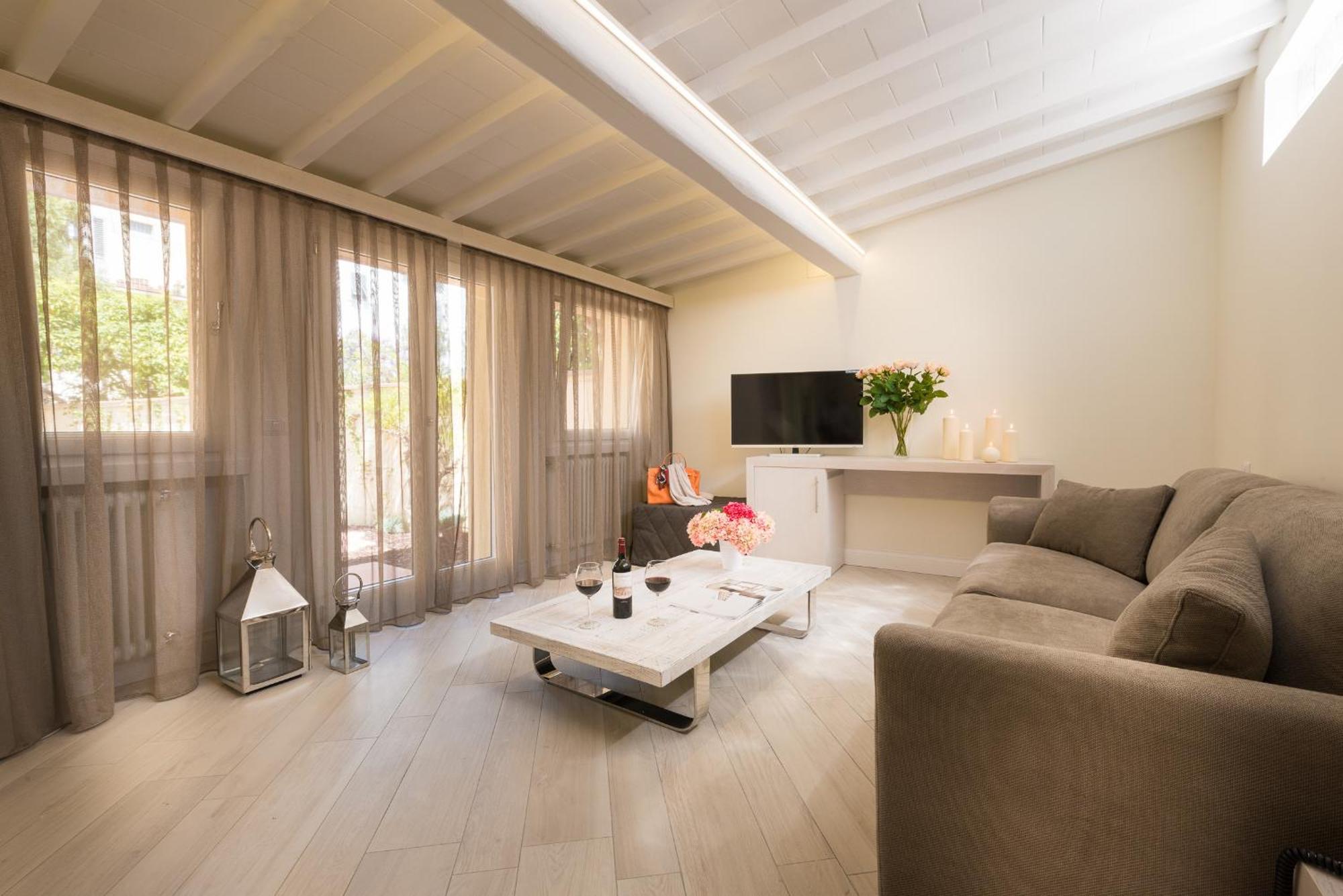 Suite con Vista Giardino e Accesso Piscina