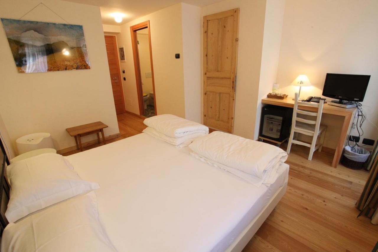 Standard Double or Twin Room,1129806297:JPEG