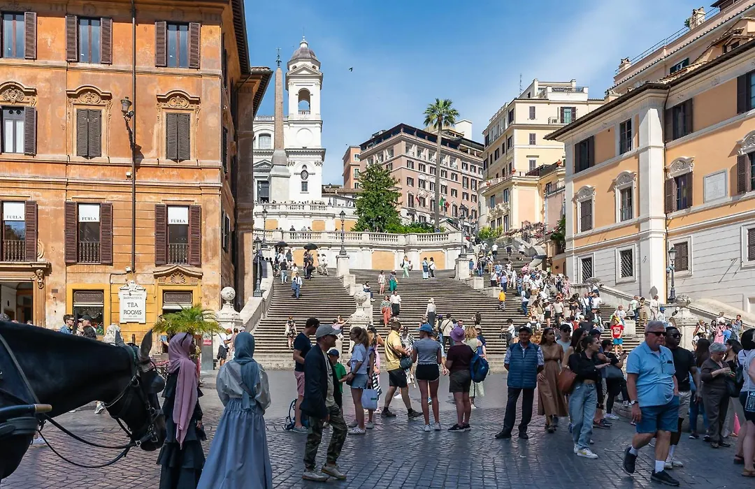Decimo Meridio- At Spanish Steps--1