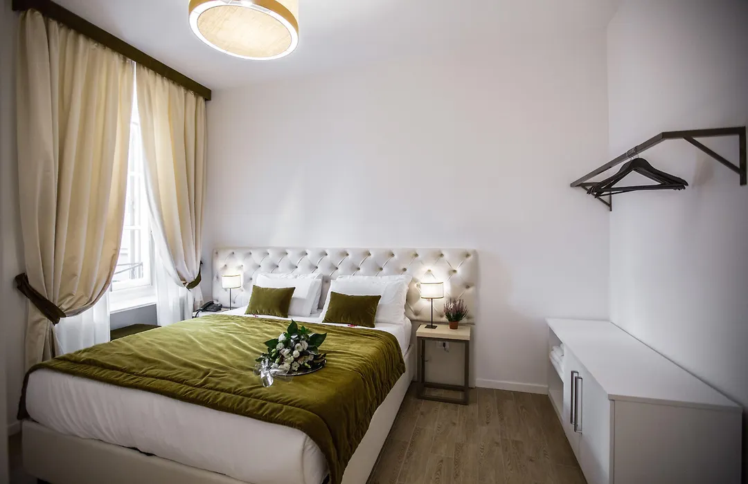 Chic&Town Luxury Rooms Piazza di Spagna-1