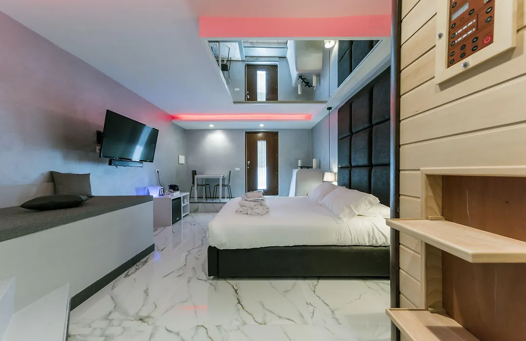 Comola Luxury Suite-1
