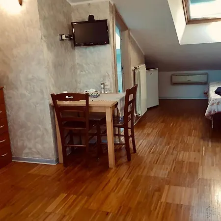 Aurelia Garden Gold B&B-3