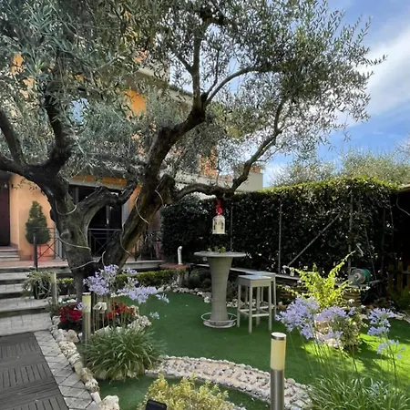 Aurelia Garden Gold B&B-2