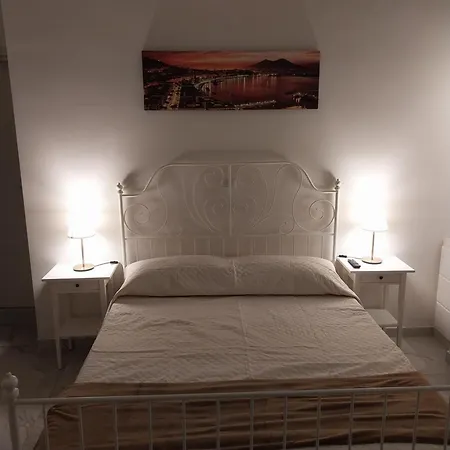 Quartieri Spagnoli Rooms-2