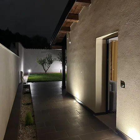 Villino Ancillotto With Garden And Parking Motorcycle Space-2