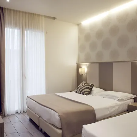 L'Hotel-3