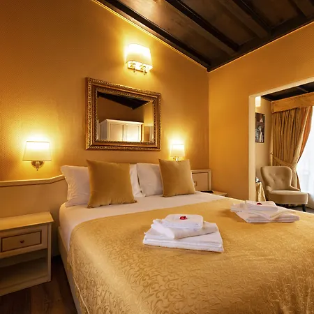 Canova Rooms In Spanish Steps-2