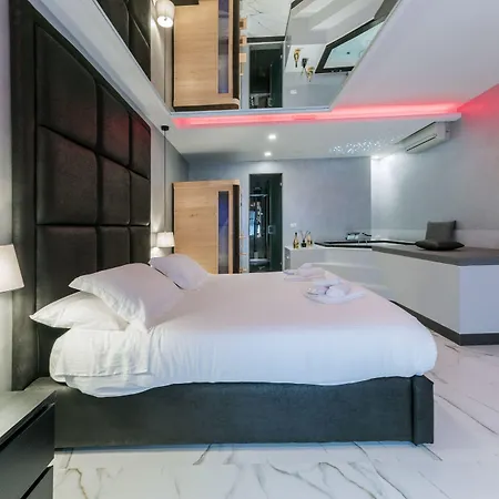 Comola Luxury Suite-2
