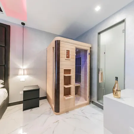 Comola Luxury Suite-3