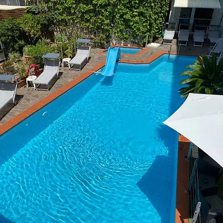 Golf Hotel-3