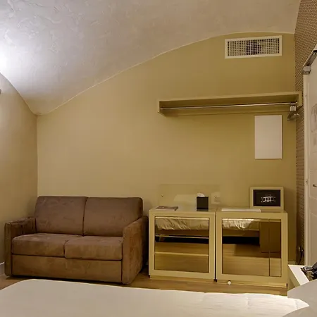 Caruso Place Luxury Rooms & Suites-3
