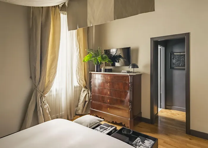 Crossing Condotti Roma