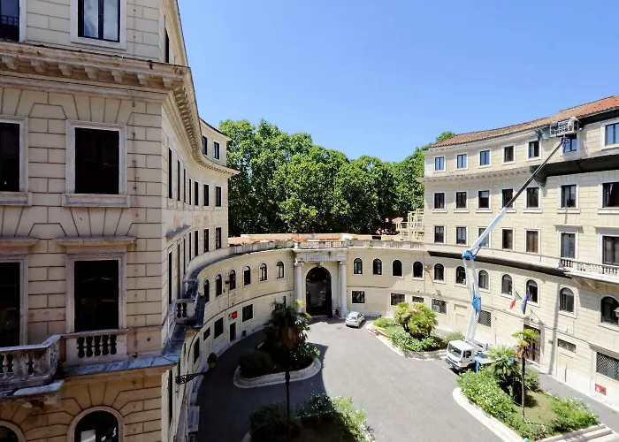 Spanish Diamond Luxury Suites & Jacuzzi Roma