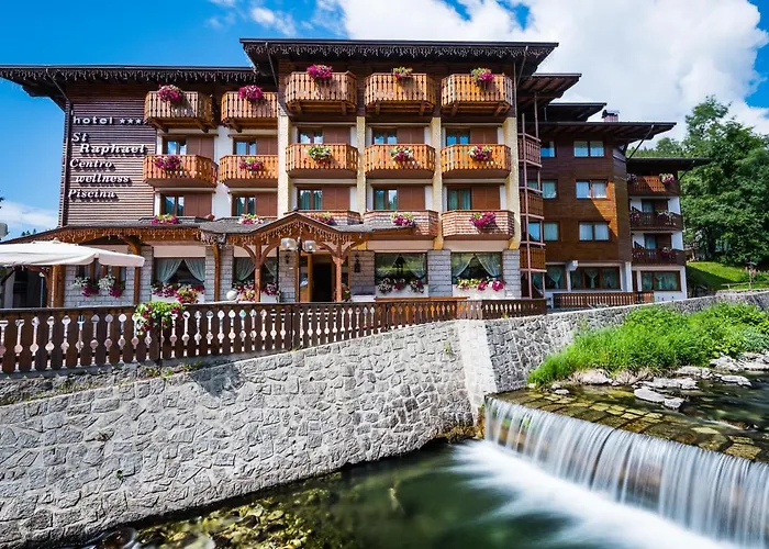 Hotel St. Raphael Madonna